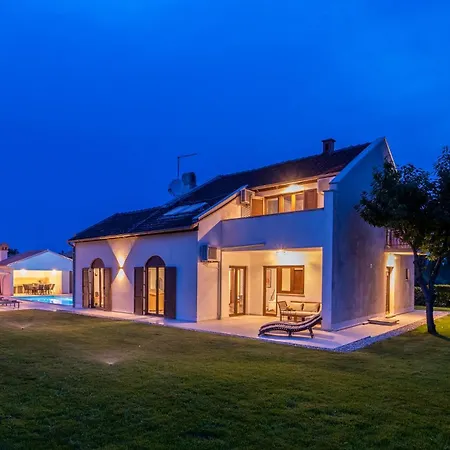 Luxurious In Holiday home *