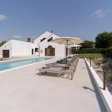 Luxurious In Casa de Férias Poreč